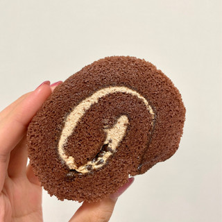 「無印良品 チョコレートのロールケーキ 袋4個」のクチコミ画像 by apricotさん