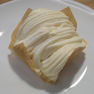 「ローソン Uchi Cafe’ × Milk MILKモンブランケーキ みるく＆バター」のクチコミ画像 by レビュアーさん