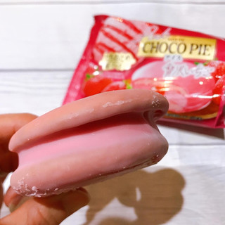 「ロッテ ピンクチョコパイアイス贅沢いちご 袋50ml」のクチコミ画像 by ice-tokkoさん