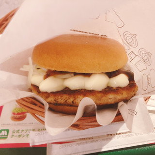 「モスバーガー とびきりハンバーグサンド ダブルとびきりチーズ 北海道産ゴーダチーズ使用」のクチコミ画像 by こつめかわうそさん