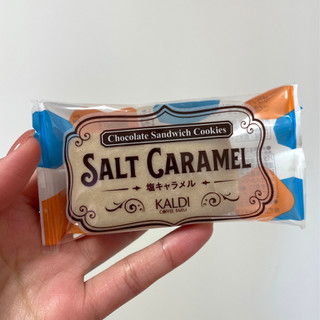 「カルディ チョコレートサンドクッキー 塩キャラメル 袋1個」のクチコミ画像 by apricotさん