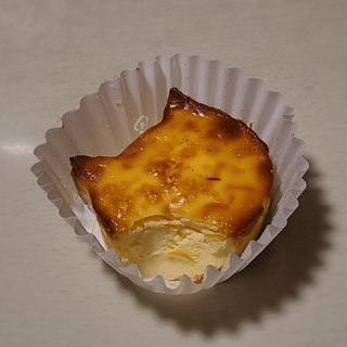 「ファミリーマート にゃんともおいしいベイクドチーズケーキ」のクチコミ画像 by レビュアーさん