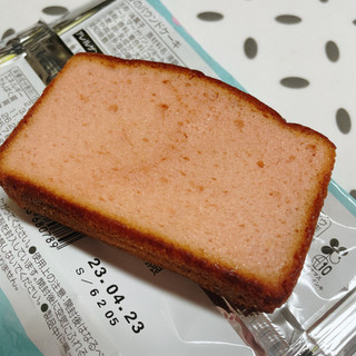 「ファミリーマート 桜のパウンドケーキ」のクチコミ画像 by ぺりちゃんさん
