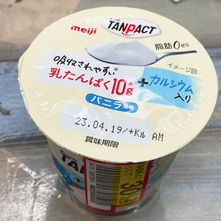 「明治 TANPACT ギリシャヨーグルト バニラ風味 カップ110g」のクチコミ画像 by ぺりちゃんさん