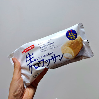 「ヤマザキ 生クロワッサン 牛乳ホイップ」のクチコミ画像 by 果季口さん