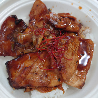 「セブン-イレブン ぶたはげ監修 ピリ辛炭火焼き豚丼」のクチコミ画像 by tddtakaさん