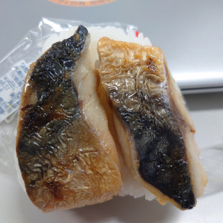「セブン-イレブン 焼き鯖おむすび」のクチコミ画像 by tddtakaさん