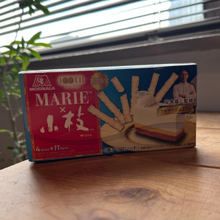 「森永製菓 小枝 フロマージュクリュ 箱4本×11」のクチコミ画像 by りんごの木さん