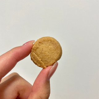 「シェリエ サクッと食感のココナッツクッキー 60g」のクチコミ画像 by apricotさん