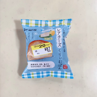 「神戸屋 しあわせ届けるレアチーズくりぃむぱん 1個」のクチコミ画像 by 0320さん