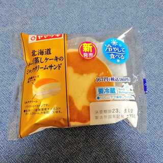 「ヤマザキ 北海道チーズ蒸しケーキのミルククリームサンド」のクチコミ画像 by 果季口さん