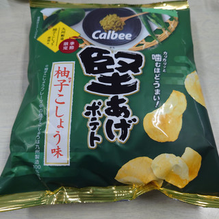 「カルビー 堅あげポテト 柚子こしょう味 袋60g」のクチコミ画像 by tddtakaさん