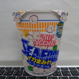 「日清食品 カップヌードル シーフードヌードル イカまみれ カップ74g」のクチコミ画像 by tddtakaさん