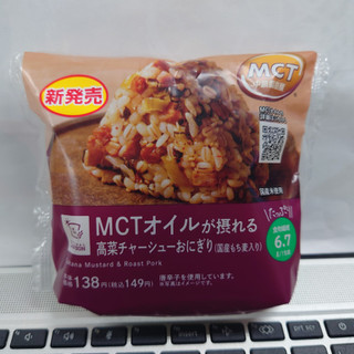 「ローソン MCTオイルが摂れる 高菜チャーシューおにぎり 国産もち麦入り」のクチコミ画像 by tddtakaさん