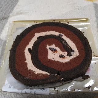 「ファミリーマート 生チョコロールケーキ」のクチコミ画像 by やっぺさん