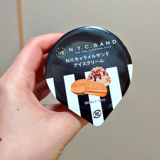 「赤城 N.Y.キャラメルサンドアイスクリーム 98ml」のクチコミ画像 by 果季口さん