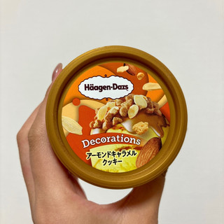 「ハーゲンダッツ ミニカップ Decorations アーモンドキャラメルクッキー カップ88ml」のクチコミ画像 by apricotさん
