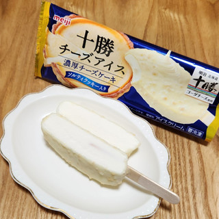 「明治 十勝チーズアイス 濃厚チーズケーキ 袋84ml」のクチコミ画像 by みにぃ321321さん