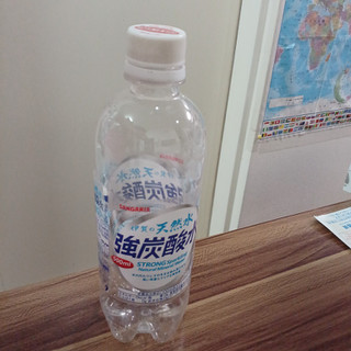 「日本サンガリア・ベバレッジカンパニー サンガリア 伊賀の天然水 強炭酸水 500ml」のクチコミ画像 by 鉄腕子さん