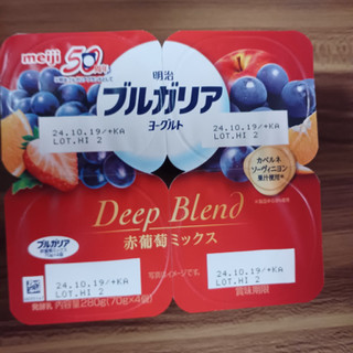 「明治 ブルガリアヨーグルト Deep Blend 赤葡萄ミックス カップ70g×4」のクチコミ画像 by 鉄腕子さん