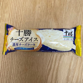 「明治 十勝チーズアイス 濃厚チーズケーキ 袋84ml」のクチコミ画像 by ころすけ2さん