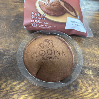 「ローソン Uchi Cafe’ × GODIVA どらもっち ダブルショコラ」のクチコミ画像 by キョロさん