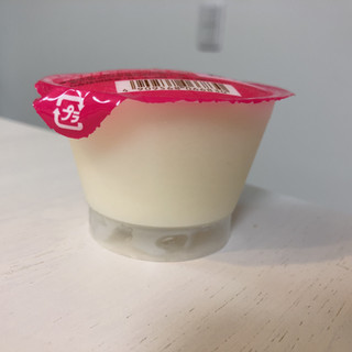 「おとうふ工房いしかわ 豆乳杏仁プリン カップ80g」のクチコミ画像 by こつめかわうそさん