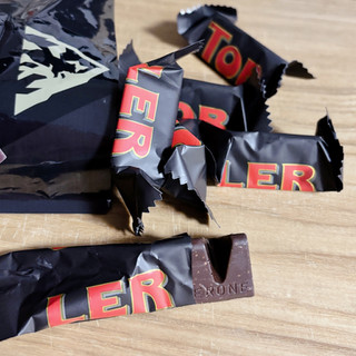 「TOBLERONE タイニーダーク 80g」のクチコミ画像 by もみぃさん