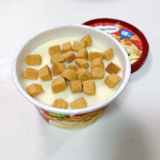 「ハーゲンダッツ ミニカップ ROCKY CRUNCHY！ ソルティハニーバター カップ87ml」のクチコミ画像 by こつめかわうそさん