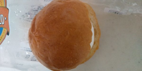 ハンバーガーのバンズのような形のパンです