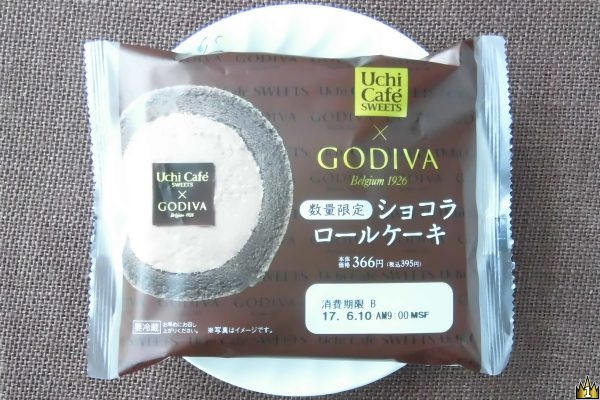 カカオ風味のチョコクリームにチョコガナッシュと香ばしいクレープ生地、ジャンドゥーヤを閉じ込めてしっとりチョコスポンジで包んだゴディバとの共同開発ロールケーキ。