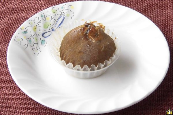 まぶされた粉はほうじ茶の粉末。