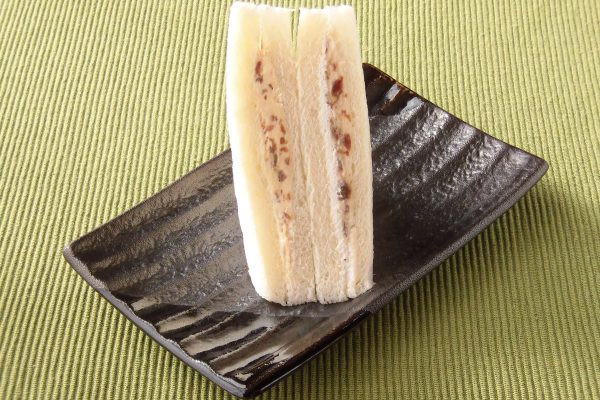 白いミルククリームと黄色がかったチーズクリーム。