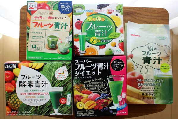 苦いイメージの「青汁」が進化してた！各社「フルーツ青汁」5種類飲み比べ