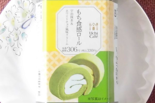 抹茶ソースとホワイトチョコ風味クリームを宇治抹茶使用のもちもち生地で巻き込んだもち食感ロール。