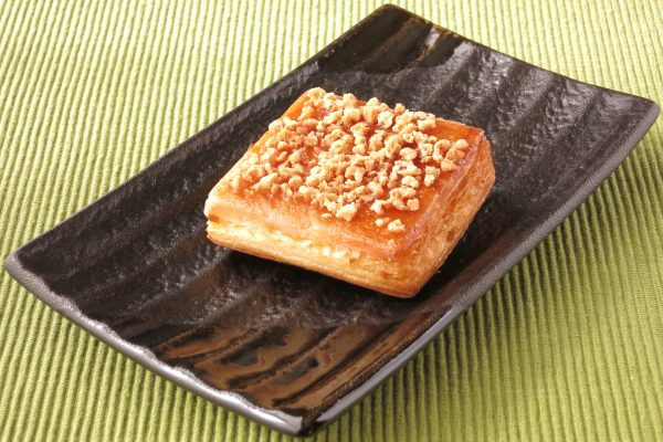 飴がけになった四角いデニッシュ。