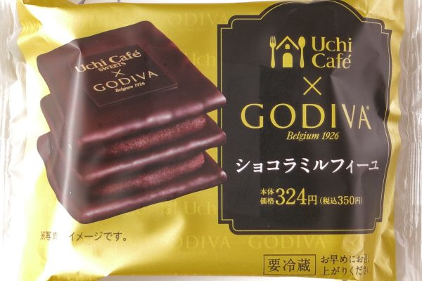 香ばしいパイを濃厚チョコでコーティングし、ふんわりチョコクリームをサンド。