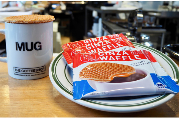 ギンビス「ギンザワッフル」“オンザカップ”のトロ～リ食感は体感しないと損！