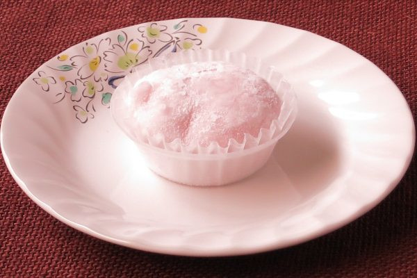 半透明のパステルピンクなわらび生地。