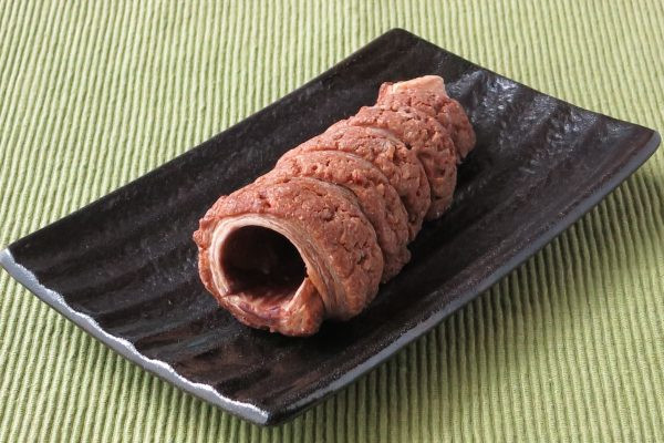 茶色いコロネ型に焼き上げられた生地。