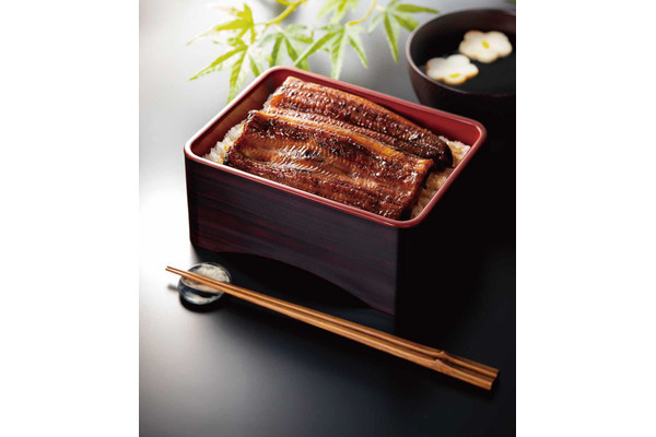 ファミマ「うなぎ蒲焼重」予約開始!中はふんわり、外カリッとジューシィ食感♪