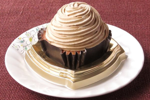 プリーツカップに収まったプチケーキスタイル。