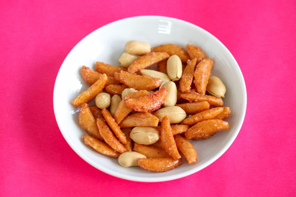 【ベストフードアワード受賞記念】クイズ&プレゼント!「三幸の柿の種 梅ざらめ」って知ってる?