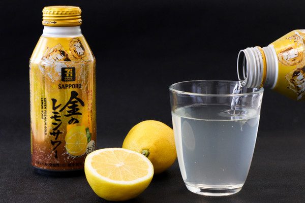 【新発売】「セブンプレミアム ゴールド 金のレモンサワー」をレビュー!おすすめのお惣菜は?