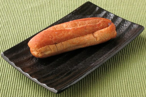 比較的短めの、楕円形をした小型フランスパン。