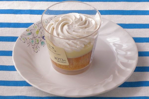 渦巻くように絞られたバニラクリーム。