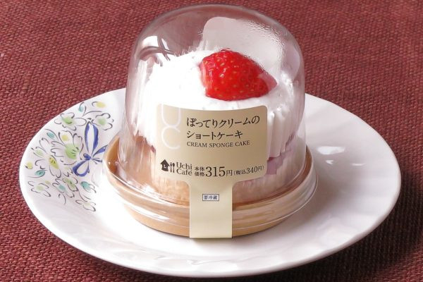 ふんわりスポンジに苺ジュレとぽってりクリームを合わせたショートケーキ。