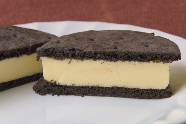 チーズクリームはどっしり分厚くなめらか仕立て。