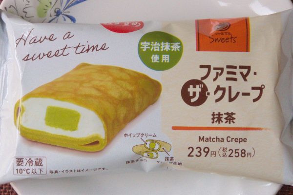 ホイップと抹茶チョコを、抹茶を練り込んだもちもち食感の皮で包んだクレープ。