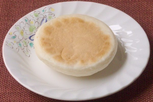 平べったい円盤型の生地。